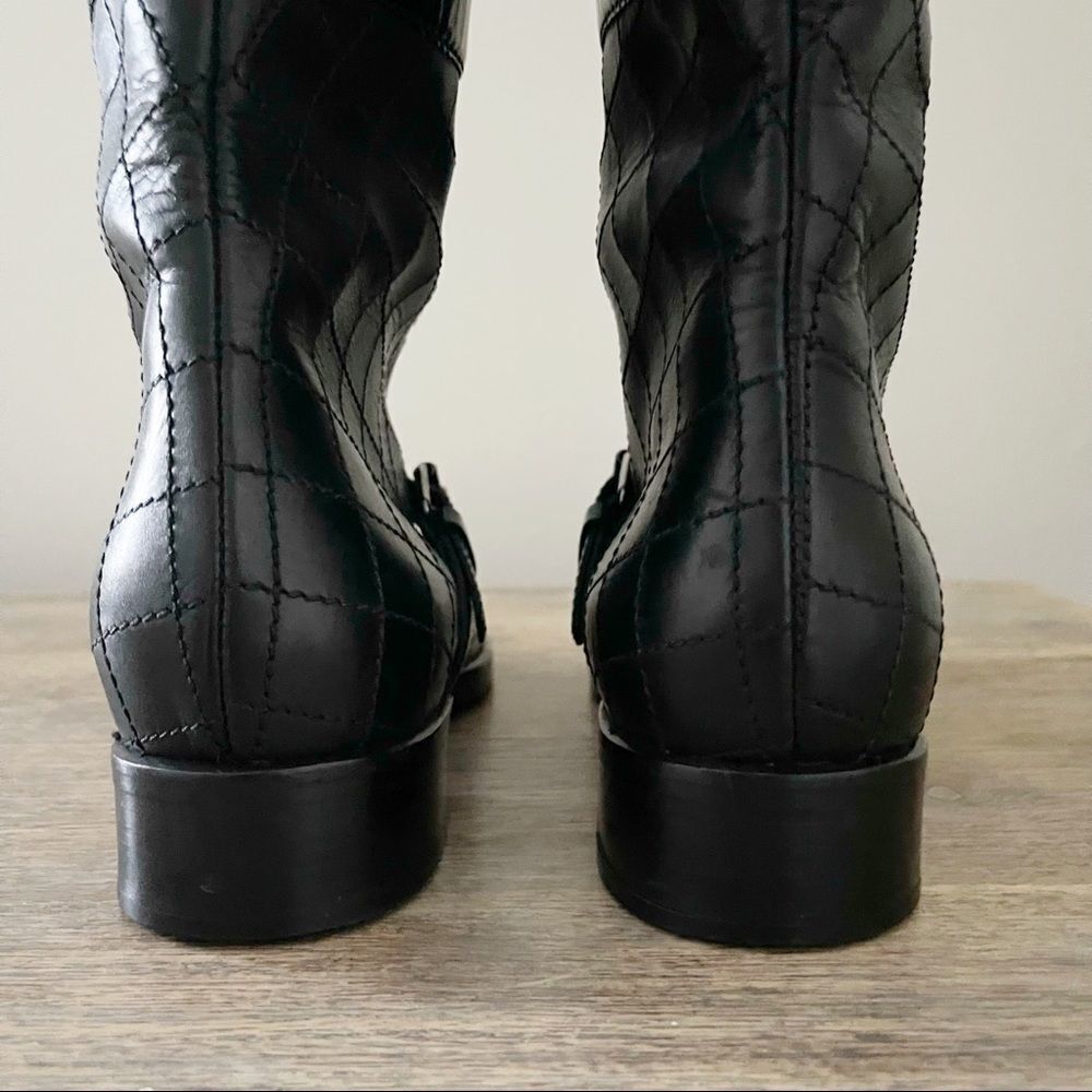 CHANEL black quilted Pull on Patent Leather boots - Picture 6 of 13